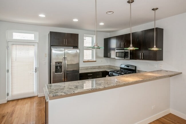 Photo - 7205 N Oakley Ave