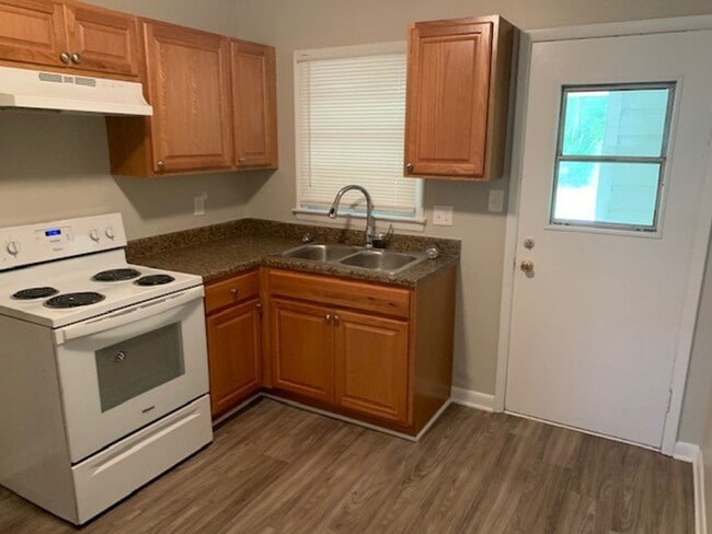 Photo - 1073 Wisteria Dr SW