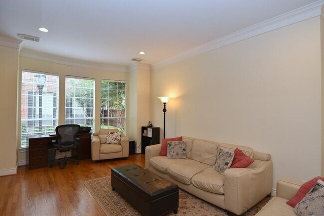 Photo - 6841 Staffordshire Blvd