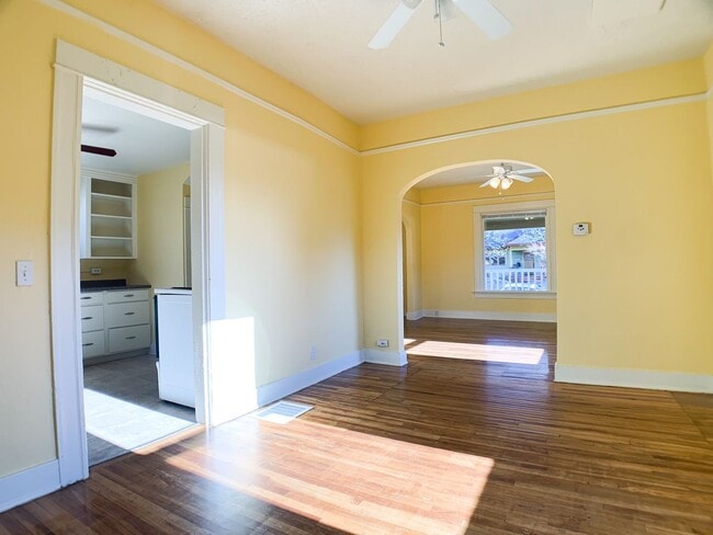 Photo - Adorable 3bdrm Home in Great Neighborhood! Lovely Yard!