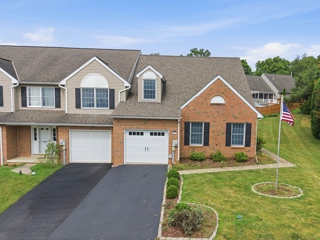 Building Photo - 472 Hillside Dr
