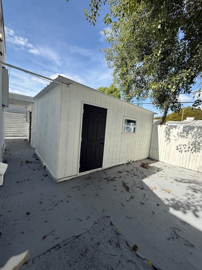 Photo - 913 NW 46th St