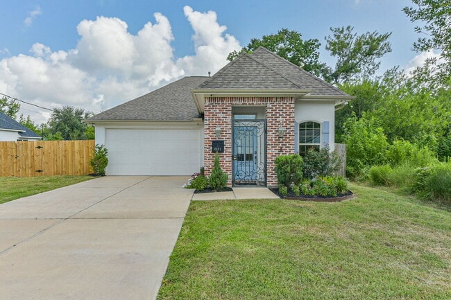 Stunning 3-Bed Home Minutes from Downtown - Stunning 3-Bed Home Minutes from Downtown