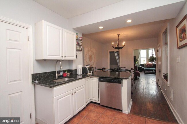 Photo - 2503 Carpenter St