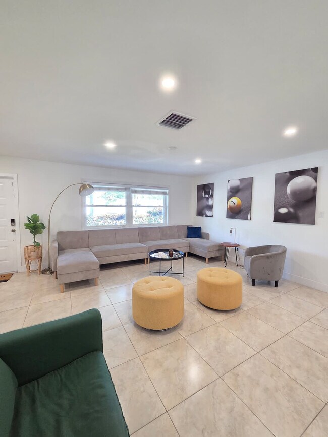 Photo - 806 NE 4th St Unit ID1336776P