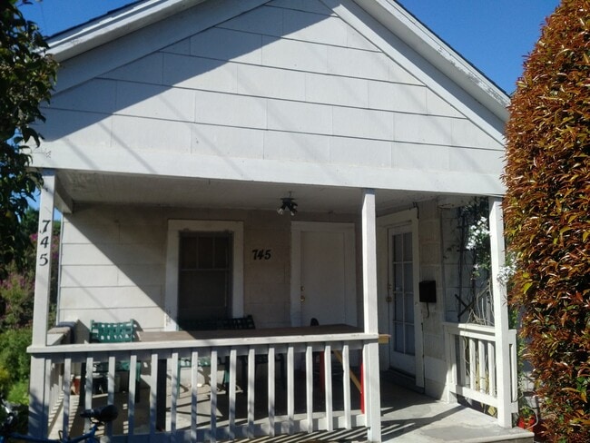 Building Photo - 735-745 Grand Ave Unit 745