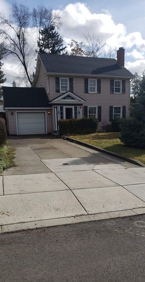 Beautiful 3 bed 2 bath updated home! Half off first months rent! - Beautiful 3 bed 2 bath updated home! Half off first months rent!