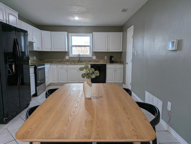 Photo - 1908 Janeway St