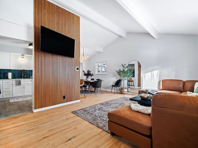 Building Photo - 676 Treeside Dr