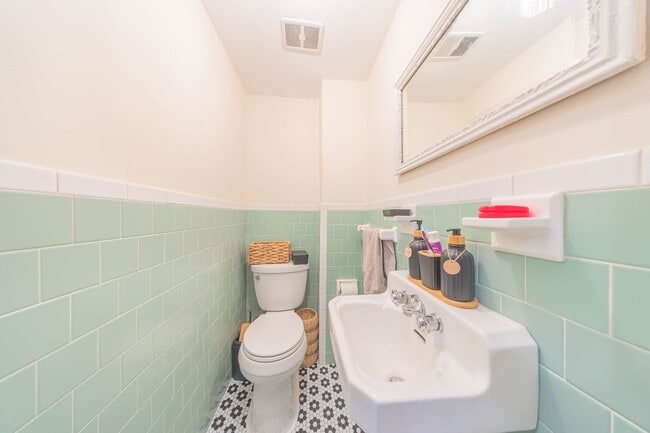 1712 Beacon St Unit 2