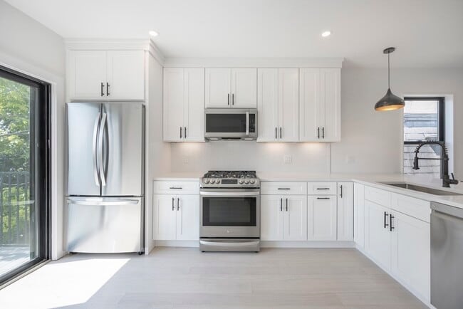 Building Photo - 44 Saint Margaret St Unit 1