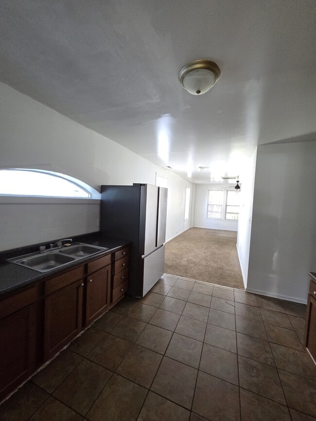 Photo - 410 S College Dr