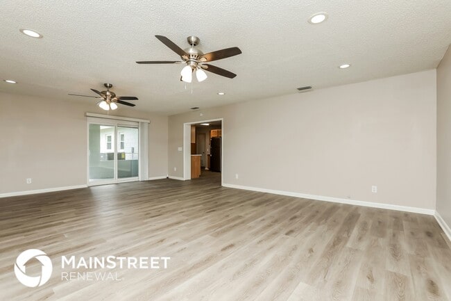 Photo - 690 Wells St