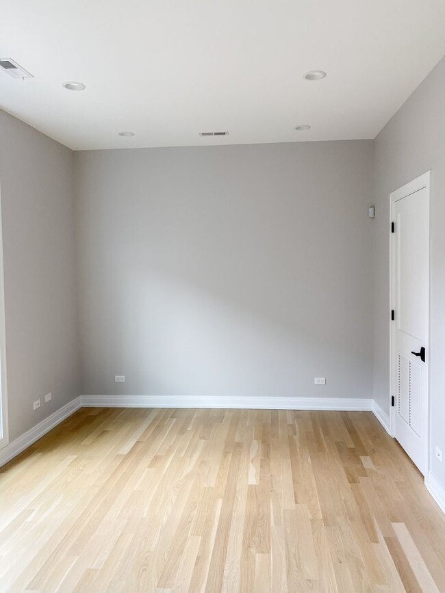 Photo - 1058 W Cornelia Ave