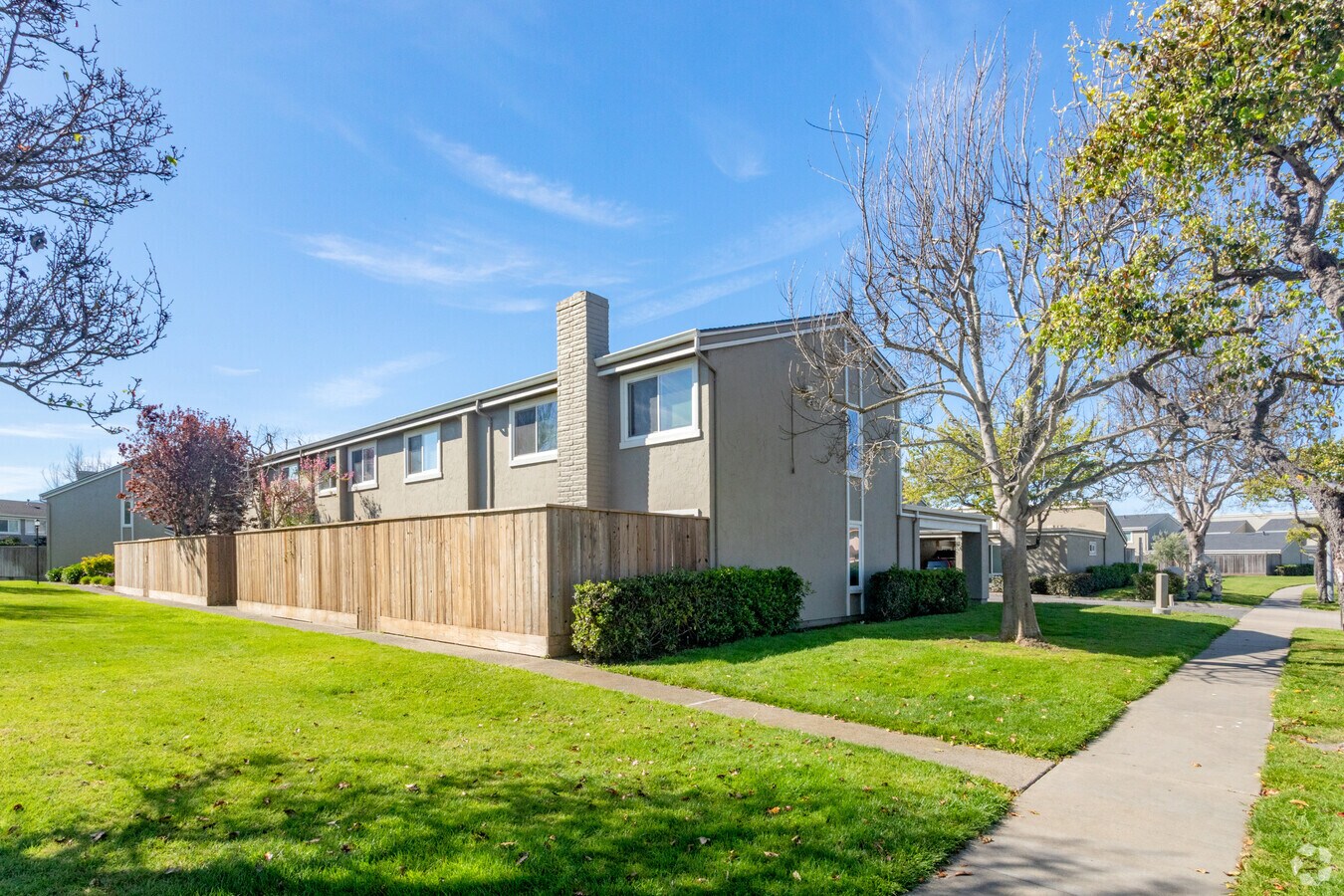 Edificio - Los Olivos Village