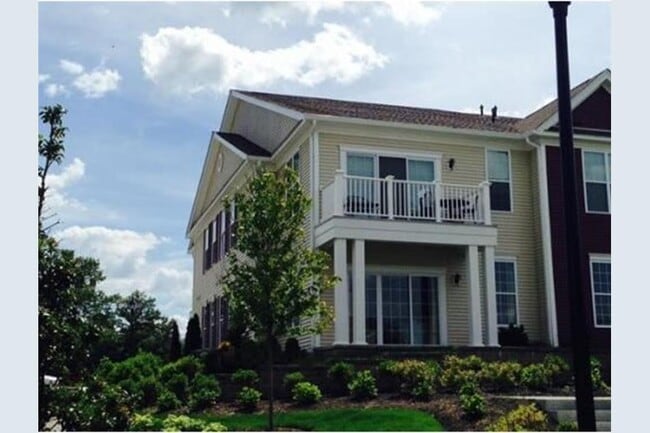 Main building - 115 Deacon Shattuck Way Unit 115