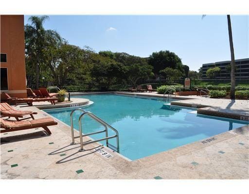 Building Photo - 1865 Palm Cove Blvd Unit Verano