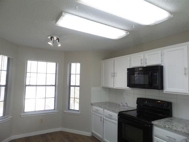 Photo - 786 Eiffel Dr