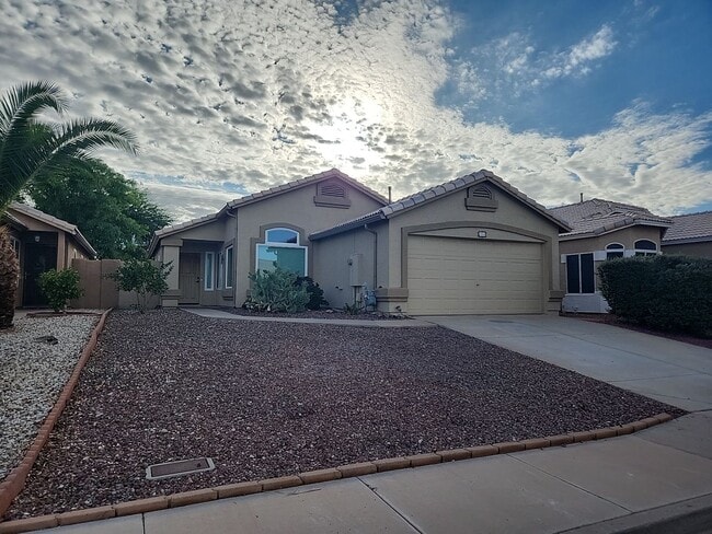 Building Photo - Must See 3 bed / 2 bath home in North Mesa...