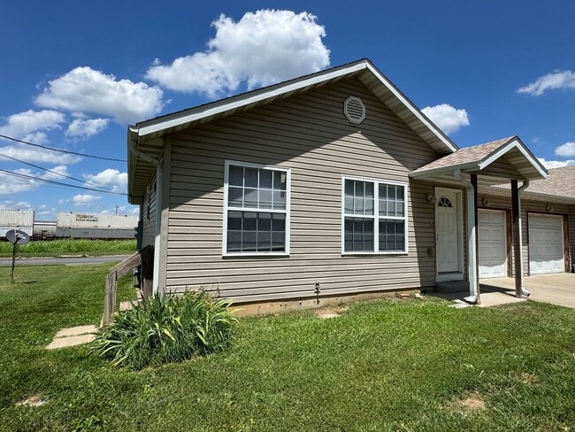 Building Photo - 2 bedroom 2 bathroom duplex with yard care... Rental