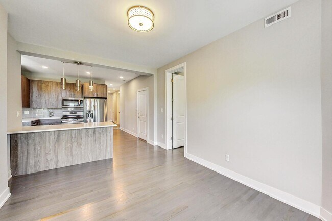 Photo - 2131 W Ohio St Unit 3