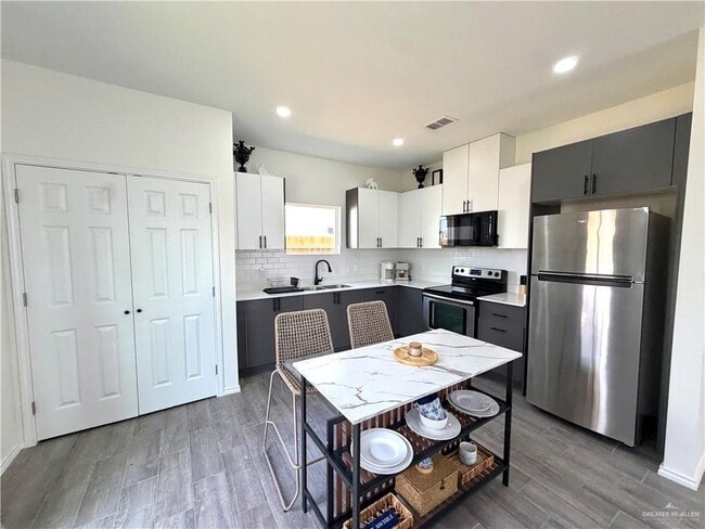 1521 Karen Dr