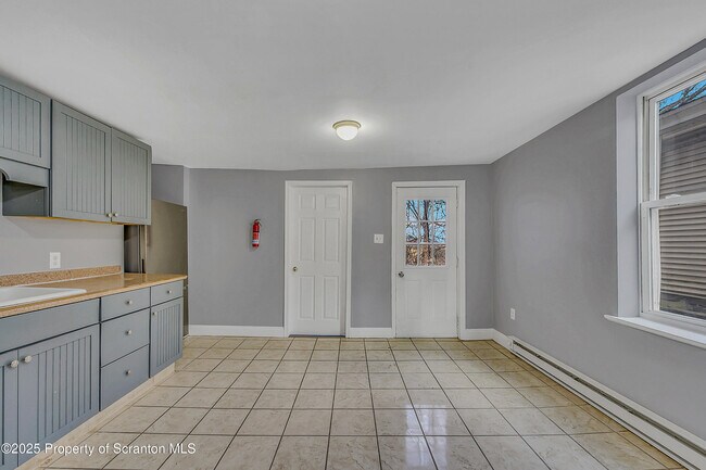 Photo - 916 W Linden St