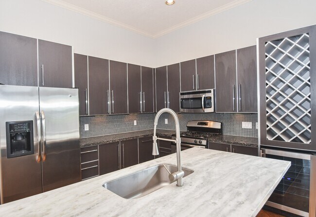 Photo - 748 W 16th St Unit B