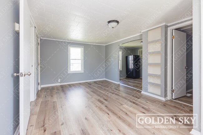 Photo - 113 E 1st St