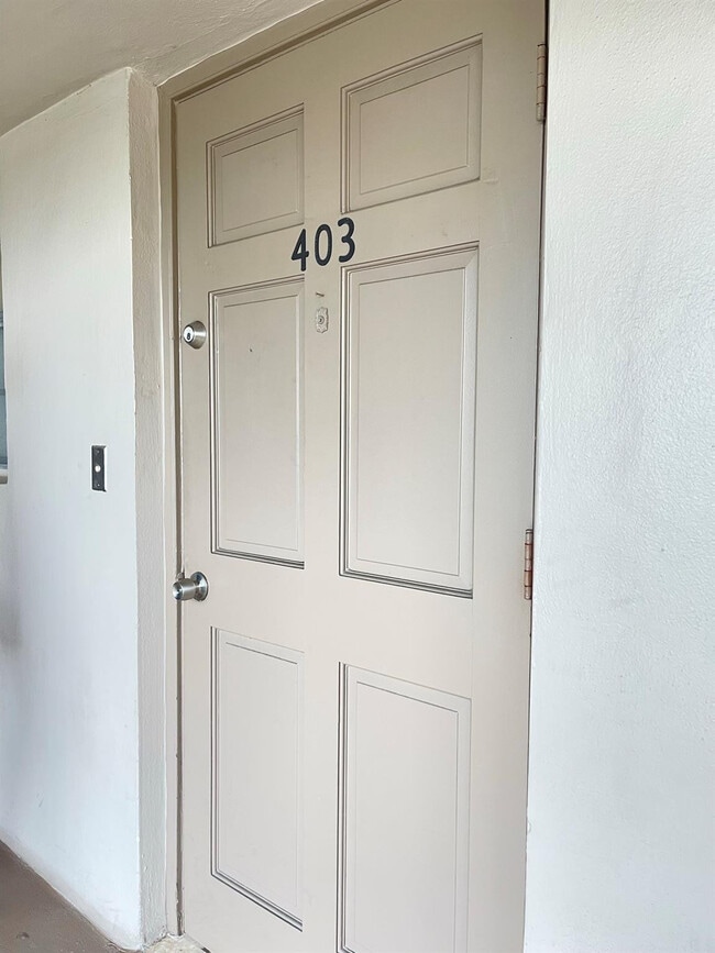 Building Photo - 8161 SW 24th Ct Unit 403