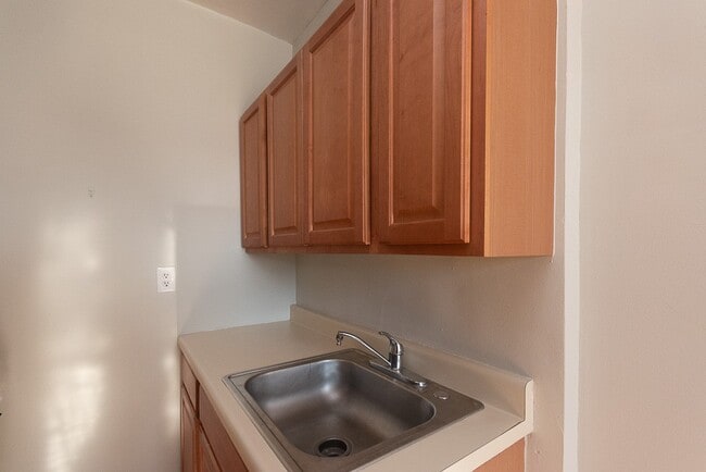 Photo - 411 W Roscoe St Unit J04W