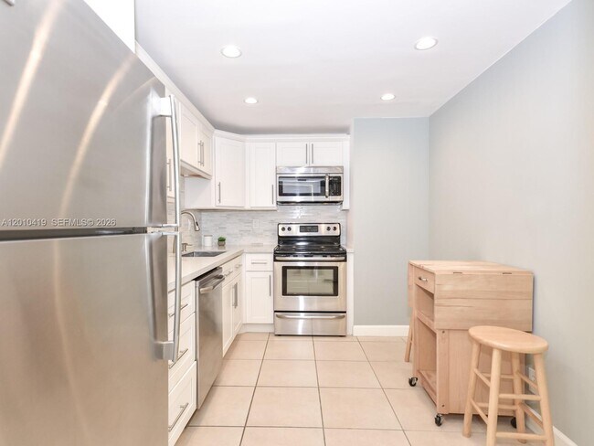 Photo - 780 NE 69th St Unidad 1908