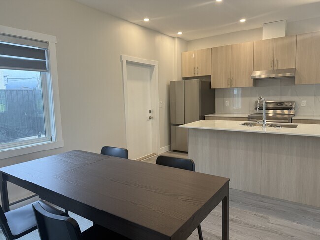 Photo - 4808 Lazelle Ave