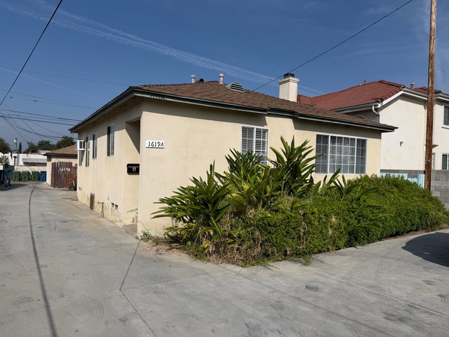 Building Photo - Jaguar Chan - R729-1617 Unit 1619A