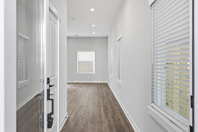 Photo - 412 Stonework Garden Ln