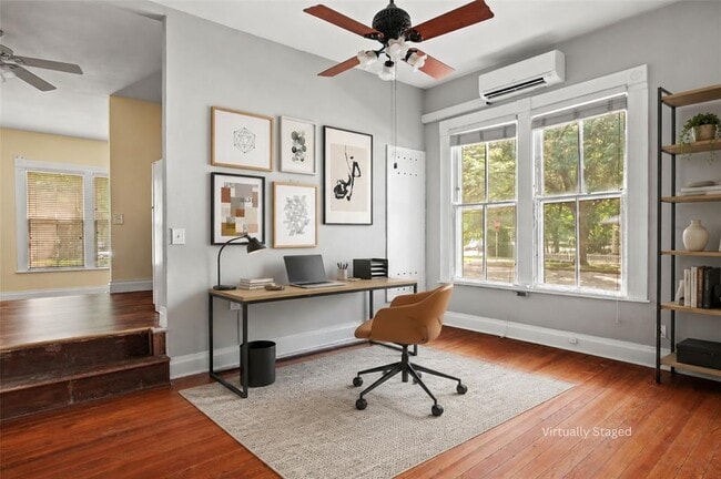 212 W 43rd St