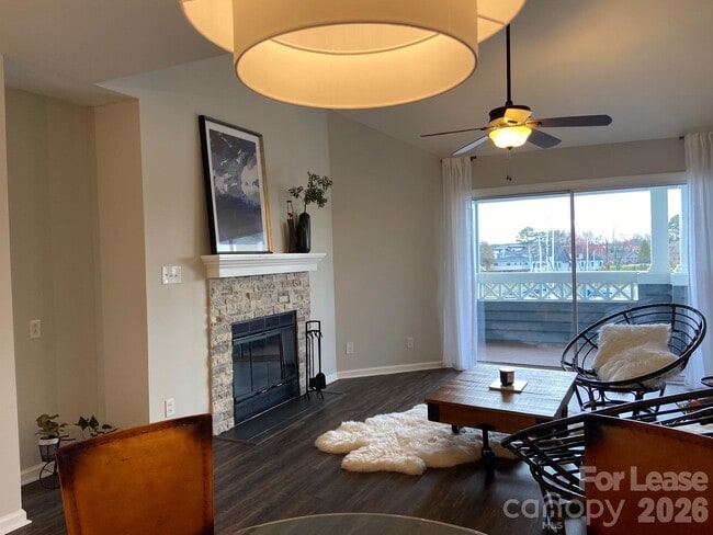 Photo - 18711 Vineyard Point Ln