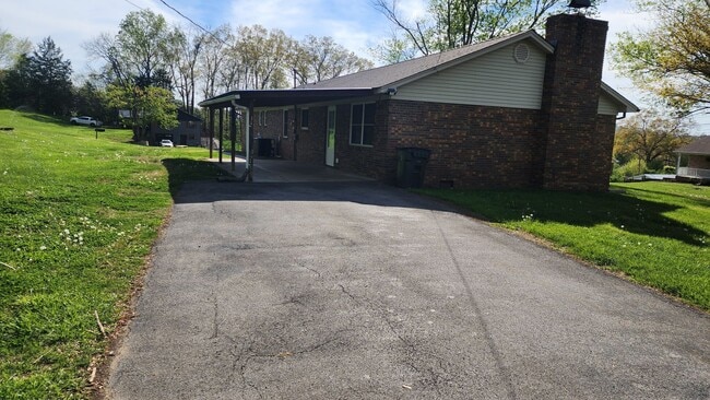 Photo - Large Brick Ranch near Cherokee Lake