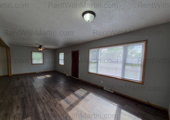Photo - 2014 Spring View St