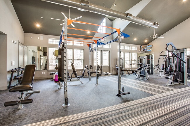Gimnasio con caja de CrossFit