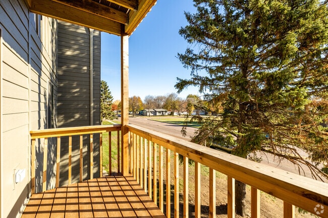 2BR, 2BA - 1,040SF - Balcony