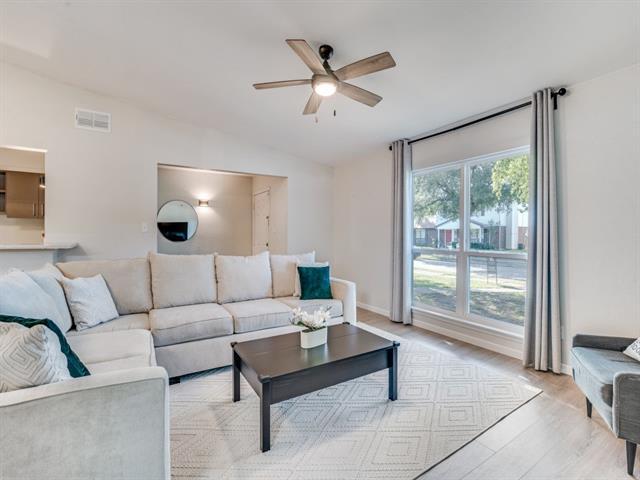 Photo - 9322 Shipman St