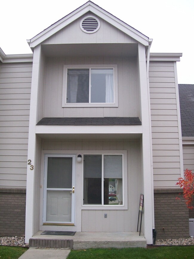 Building Photo - 2900 Ross Dr