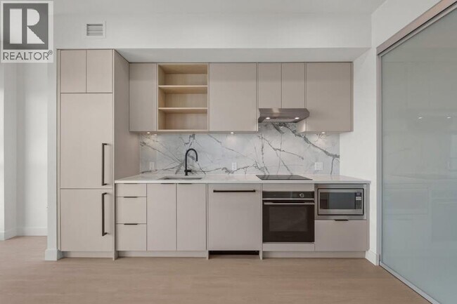 422 E 3rd St Unit 655