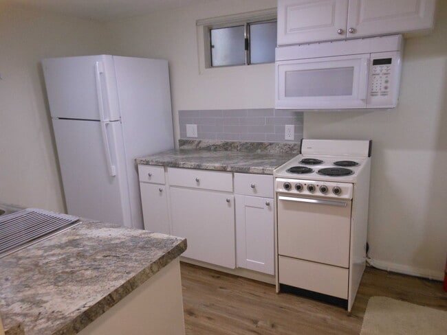 Photo - 3943-2075 2075 W St