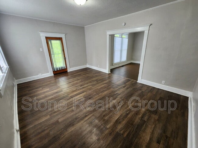 Photo - 1102 Circle Dr