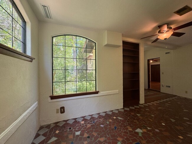 Photo - 3 Bed 2 Bath Home in Golfview