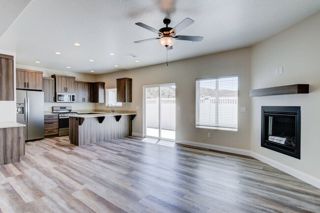 Photo - Newer 3 bedroom 2.5 bath Townhome in Cedar...