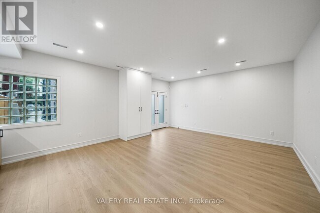 Photo - 131 Dovercourt Rd
