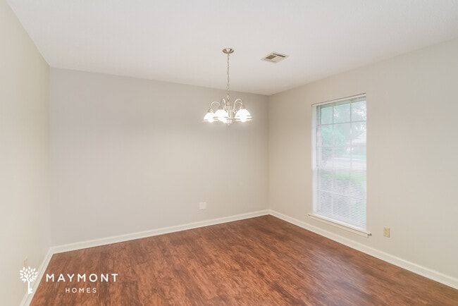 Photo - 721 Ledyard Pl